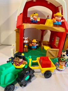 lot 203 image: Fisher Price Little People Farm and Accessories