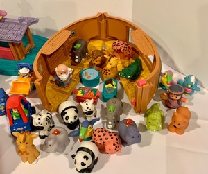 lot 218 image: Lot of Fisher Price Little People, Noahs Arc, Airplane, Train and More