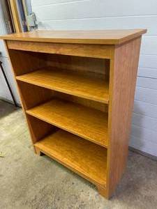 lot 314 image: Wooden Bookcase with Adjustable Shelves