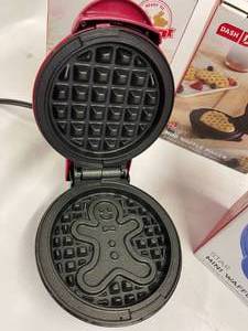 lot 318 image: Four Mini Waffle Makers and Egg Bite Maker