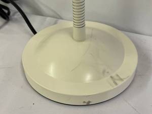 lot 330 image: Vintage Intertek Flex Arm Desk Lamp Model 3062694