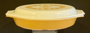 lot 228 image: Vintage Pyrex Divided 1 Quart Butterfly Gold Casserole Dish
