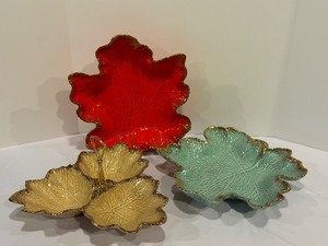lot 29 image: Three MCM 1950s California Glazed Ceramic Leaf Dishes
