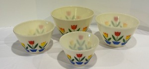 lot 11 image: Vintage MCM Fireking Tulip Nesting Bowl Set