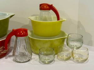 lot 262 image: Kitchen Vintage Ware including Vintage Pyrex Items & Federal Roly Poly 2.5 inch Tumblers
