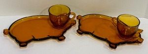 lot 263 image: Pair of Vintage Tiara Indiana Amber Glass Pig Snack Sets