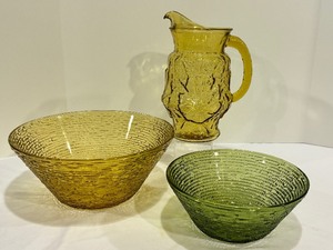 lot 31 image: MCM Anchor Hocking Amber Chip Bowl, Anchor Hocking Amber Rain Flower Pitcher & Anchor Hocking Green Glass Bowl