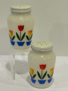 lot 34 image: Pair of Vintage Fire King Tulip Milk Glass Salt and Pepper Shakers