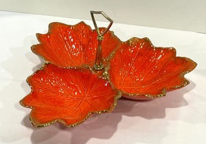 lot 193 image: Vintage MCM California Glazed Ceramic 3 Leaf Serving Dish