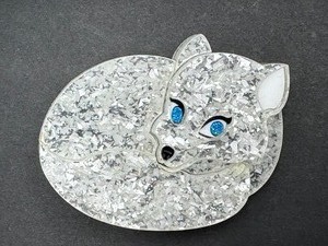 lot 401 image: Erstwilder Resin Wolf Brooch