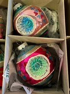 lot 420 image: Set of Six Shiny Brite Glass Christopher Radko Vintage Inspired Glass Ornaments