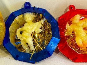 lot 417 image: Four Mid Century Plastic Diorama Christmas Ornaments