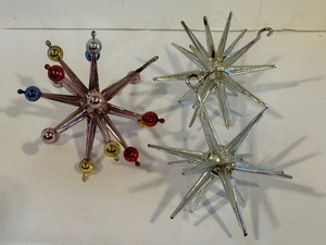 lot 45C image: Three Vintage Mid Century Sputnik Ornaments