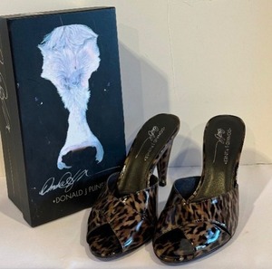 lot 390 image: Donald Pliner Taupe Leopard Pumps