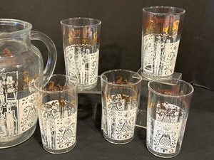 lot 383 image: Vintage Anchor Hocking Amish Pitcher and Tumblers Set