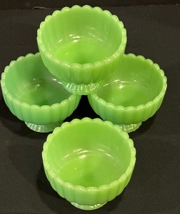 lot 93 image: Set of Four, Footed Ice Cream Dishes