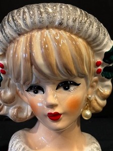 lot 289 image: Vintage Napco Christmas Lady Head Vase