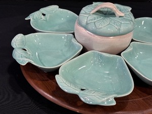lot 53 image: Vintage Mid Century California Glazed Ceramic Lazy Susan