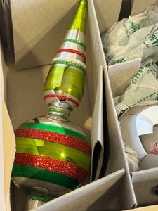 lot 372 image: Christopher Radko Shiny Brite Christmas Cluster Tree
