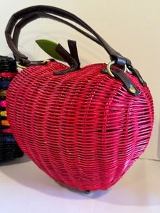 lot 423 image: Two Fun Straw Style Handbags