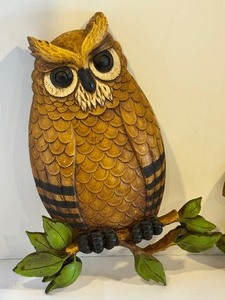 lot 75 image: Set of Two Mid Century HOMCO Plastic Owls, Hanging Wall Hangings