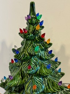 lot 86B image: MCM Retro Atlantic Mold Ceramic Lighted Christmas Tree
