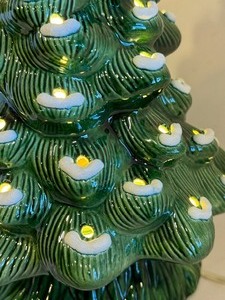 lot 443 image: MCM Retro Ceramic Lighted Christmas Tree