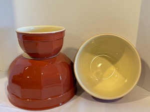 lot 445 image: Set of Three Williams Sonoma Emile Henry Mixing Bowls