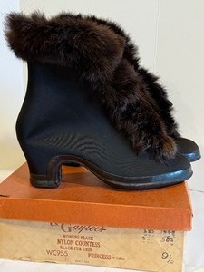 lot 489 image: Vintage Gaytees Womens Black Nylon Countess Boots