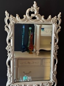 lot 490 image: Vintage Decorative Wall Mirror