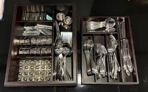 lot 498 image: Elegant Wallace Flatware Grouping and More