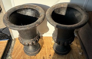 lot 506 image: Two Classy Resin Planters