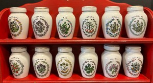 lot 517 image: Spectacular Spice Rack