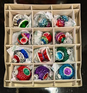 lot 521 image: Gorgeous Christopher Radko Retro Inspired Shiny Brite Ornaments