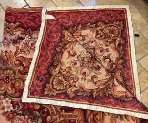 lot 524 image: Lovely Large Rug Tapestry