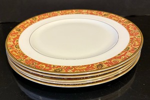 lot 525 image: Wedgewood Persian China Grouping