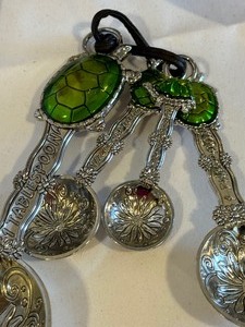 lot 484 image: Cake Boss Cake Taker, Pioneer Woman Flour Sifter and Decorative Measuring Spoons