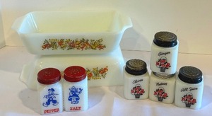 lot 543 image: Vintage Kitchen Goodies