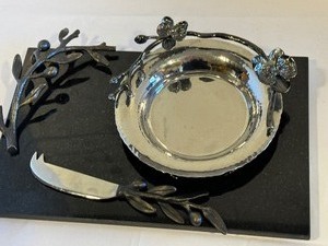 lot 532 image: Michael Aram Three Piece Orchid Cheese Set