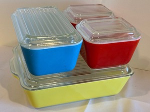 lot 63A image: Four Piece Vintage MCM Pyrex Refrigerator Set
