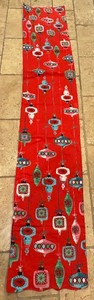 lot 528 image: Vintage Inspired Table Runner