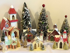 lot 529 image: Winter Wonderland Holiday Decorations
