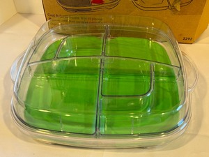 lot 526 image: Pampered Chef Cool and Serve Square Tray