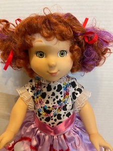 lot 550 image: Fancy Nancy Doll