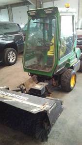 lot 634 image: John Deere F935 With Brush and cab.
