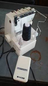lot 642 image: Singer Sewing Machine..