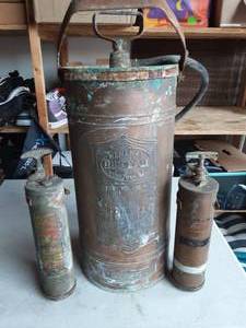 lot 31 image: Vintage Quikaid Flair Pump & 2 Fire Extinguishers