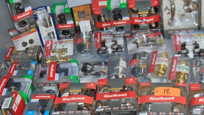 Large Lot Mixed Returns  untested door locks and Knobs