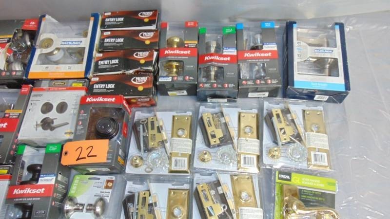 Large Lot Mixed Returns  untested door locks and Knobs