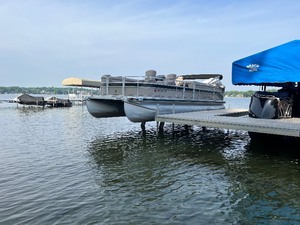 2007 Premier 250 Intrigue Pontoon with Trailer and Sealegs